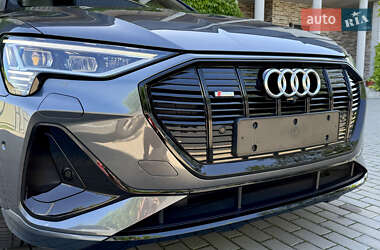 Внедорожник / Кроссовер Audi e-tron 2021 в 