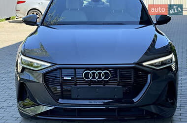 Внедорожник / Кроссовер Audi e-tron 2021 в 