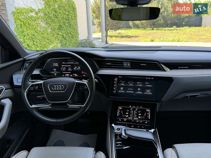Внедорожник / Кроссовер Audi e-tron 2021 в Киеве фото 85 Внедорожник / Кроссовер Audi e-tron 2021 в Киеве