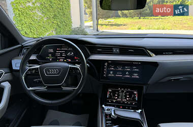 Внедорожник / Кроссовер Audi e-tron 2021 в 