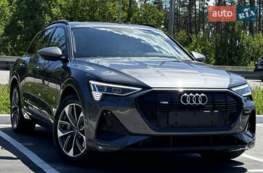 Внедорожник / Кроссовер Audi e-tron 2021 в 