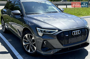 Внедорожник / Кроссовер Audi e-tron 2021 в 