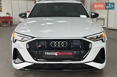 Позашляховик / Кросовер Audi e-tron 2022 в 