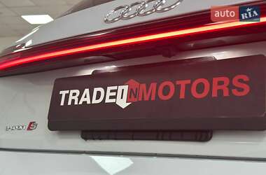 Позашляховик / Кросовер Audi e-tron 2022 в 