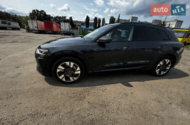 Внедорожник / Кроссовер Audi e-tron 2023 в 