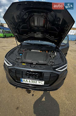 Внедорожник / Кроссовер Audi e-tron 2023 в 