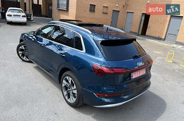 Внедорожник / Кроссовер Audi e-tron 2020 в 