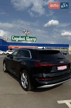 Внедорожник / Кроссовер Audi e-tron 2019 в 
