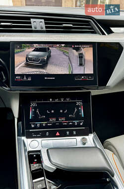 Внедорожник / Кроссовер Audi e-tron 2020 в 
