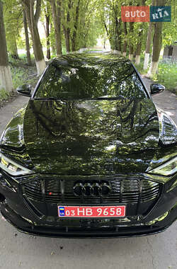 Позашляховик / Кросовер Audi e-tron 2020 в 