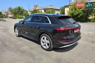 Внедорожник / Кроссовер Audi e-tron 2020 в 