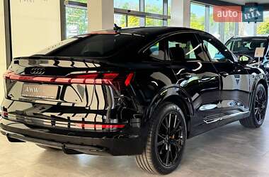 Внедорожник / Кроссовер Audi e-tron 2022 в 