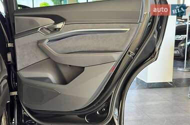 Внедорожник / Кроссовер Audi e-tron 2022 в 