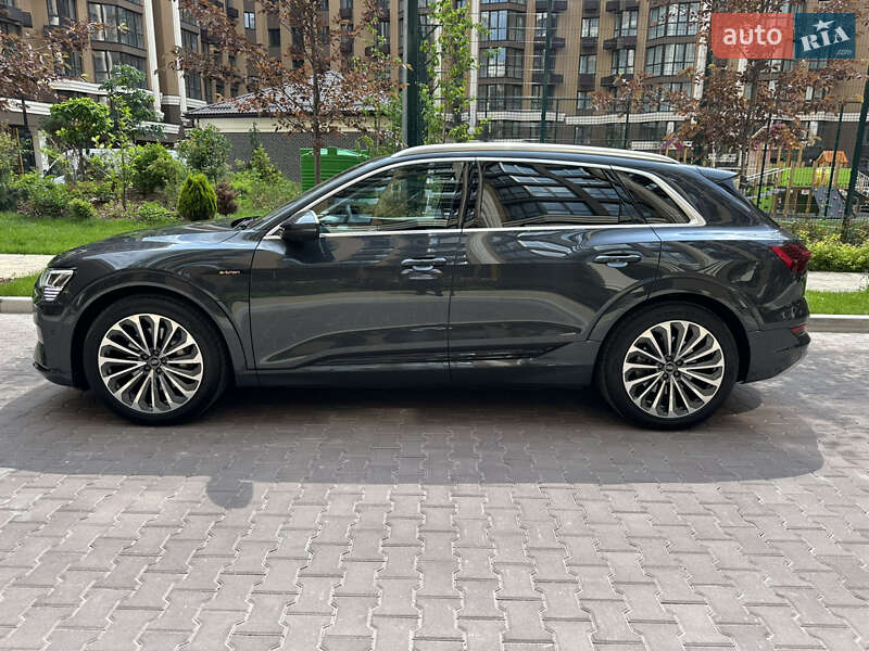 Внедорожник / Кроссовер Audi e-tron 2021 в Киеве