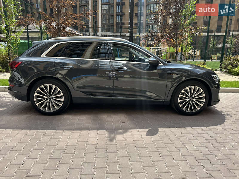 Внедорожник / Кроссовер Audi e-tron 2021 в Киеве