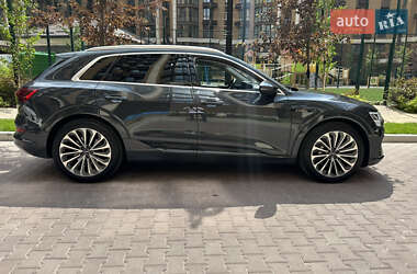 Внедорожник / Кроссовер Audi e-tron 2021 в 