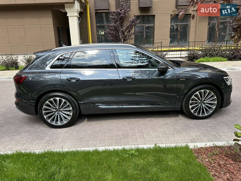 Внедорожник / Кроссовер Audi e-tron 2021 в Киеве