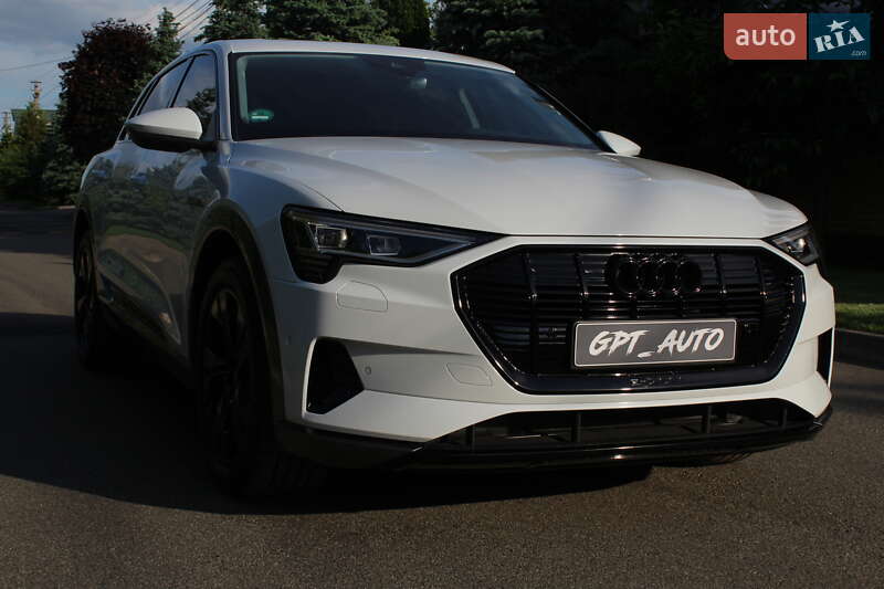 Внедорожник / Кроссовер Audi e-tron 2022 в 