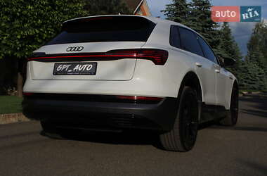 Внедорожник / Кроссовер Audi e-tron 2022 в 