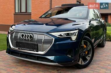 Внедорожник / Кроссовер Audi e-tron 2022 в 