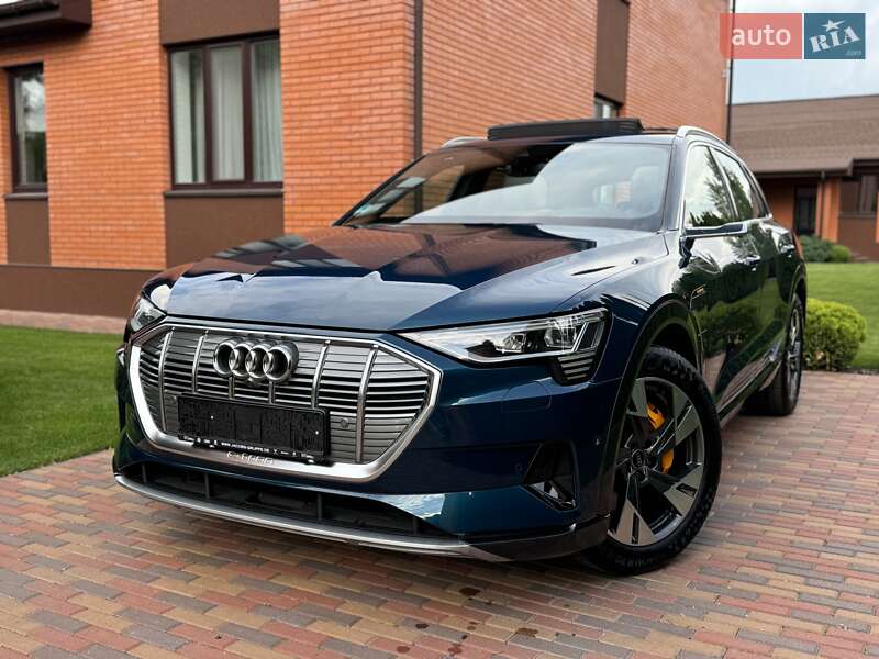 Внедорожник / Кроссовер Audi e-tron 2022 в 