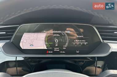 Внедорожник / Кроссовер Audi e-tron 2022 в 