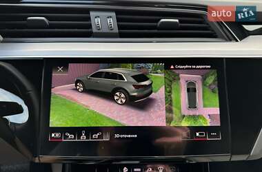 Внедорожник / Кроссовер Audi e-tron 2022 в 