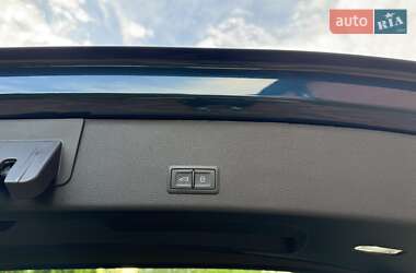 Внедорожник / Кроссовер Audi e-tron 2022 в 