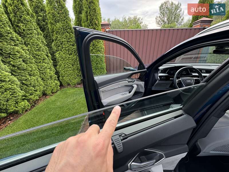 Внедорожник / Кроссовер Audi e-tron 2022 в Киеве