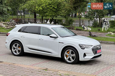 Позашляховик / Кросовер Audi e-tron 2021 в 