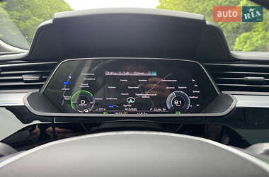 Позашляховик / Кросовер Audi e-tron 2021 в 