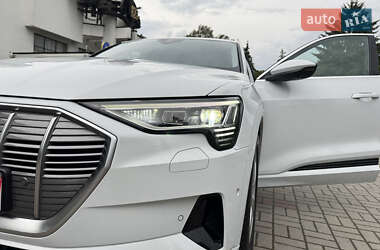 Позашляховик / Кросовер Audi e-tron 2021 в 