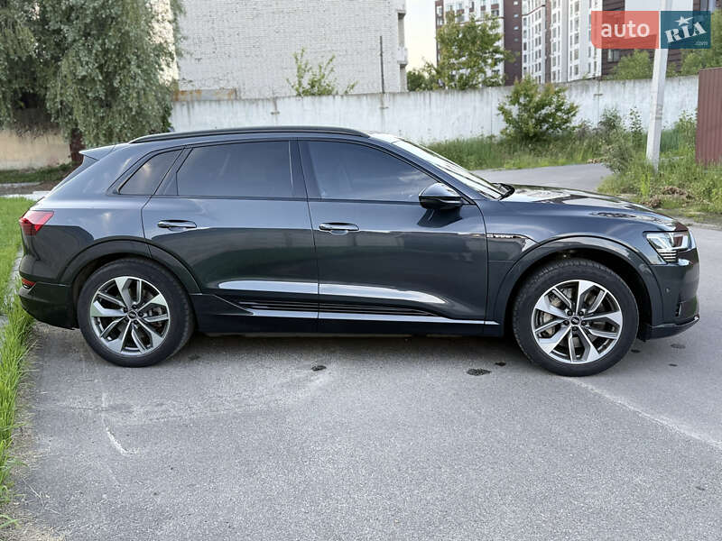 Внедорожник / Кроссовер Audi e-tron 2021 в Ирпене