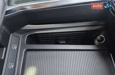Внедорожник / Кроссовер Audi e-tron 2020 в 