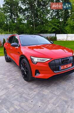 Внедорожник / Кроссовер Audi e-tron 2020 в 