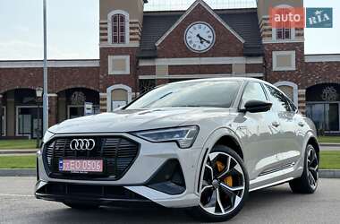 Позашляховик / Кросовер Audi e-tron 2021 в 