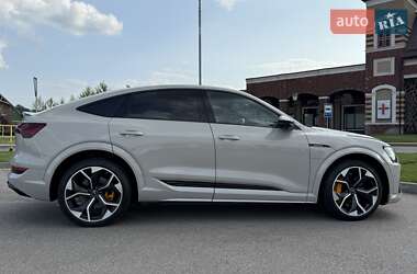 Позашляховик / Кросовер Audi e-tron 2021 в 