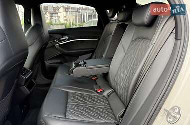 Позашляховик / Кросовер Audi e-tron 2021 в 