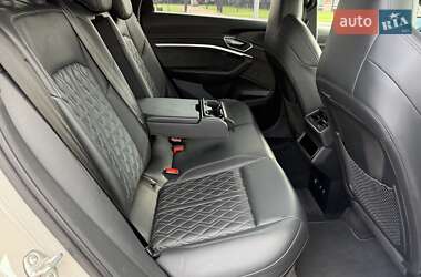 Позашляховик / Кросовер Audi e-tron 2021 в 