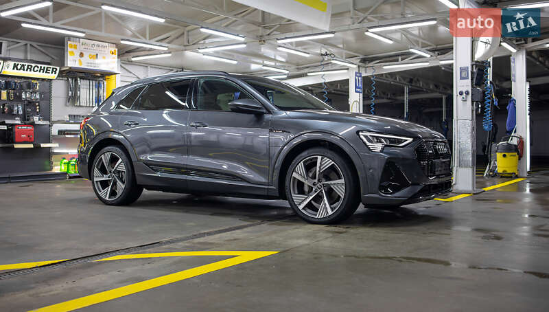 Позашляховик / Кросовер Audi e-tron 2021 в Чернівцях