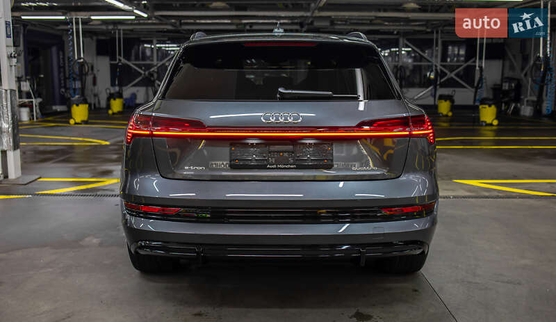 Позашляховик / Кросовер Audi e-tron 2021 в Чернівцях