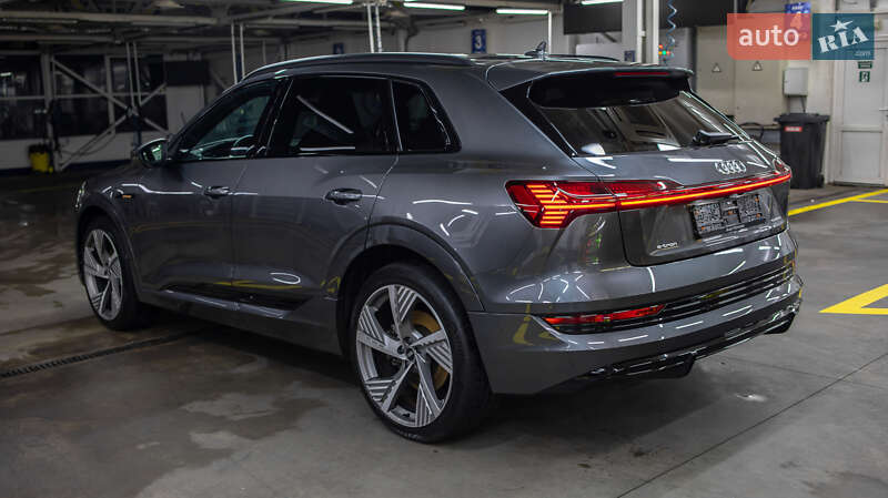 Позашляховик / Кросовер Audi e-tron 2021 в Чернівцях