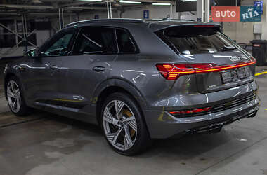 Внедорожник / Кроссовер Audi e-tron 2021 в 