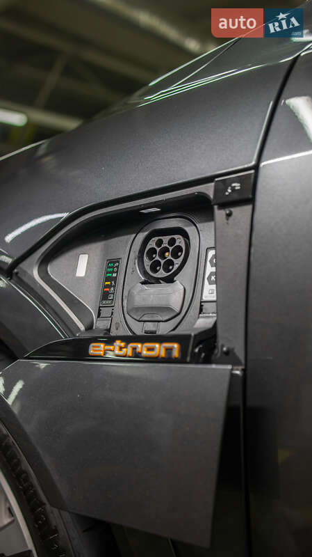 Позашляховик / Кросовер Audi e-tron 2021 в Чернівцях
