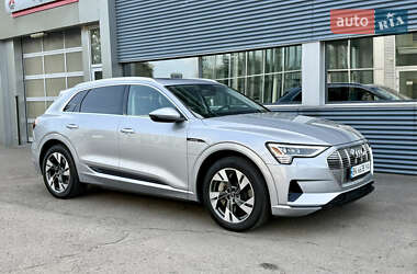 Позашляховик / Кросовер Audi e-tron 2022 в Рівному