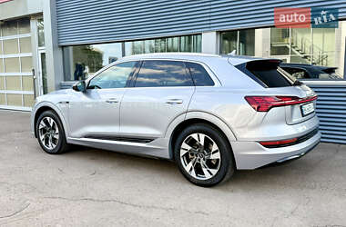 Внедорожник / Кроссовер Audi e-tron 2022 в 