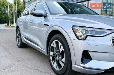 Внедорожник / Кроссовер Audi e-tron 2022 в 
