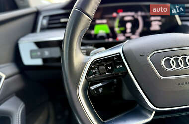 Внедорожник / Кроссовер Audi e-tron 2022 в 