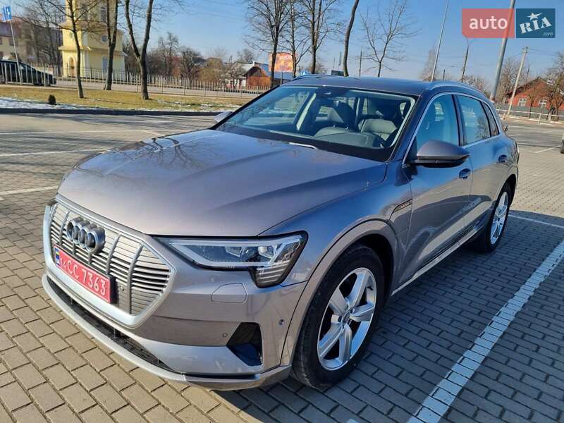 Внедорожник / Кроссовер Audi e-tron 2019 в 