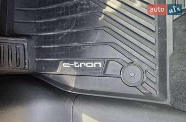 Внедорожник / Кроссовер Audi e-tron 2019 в 